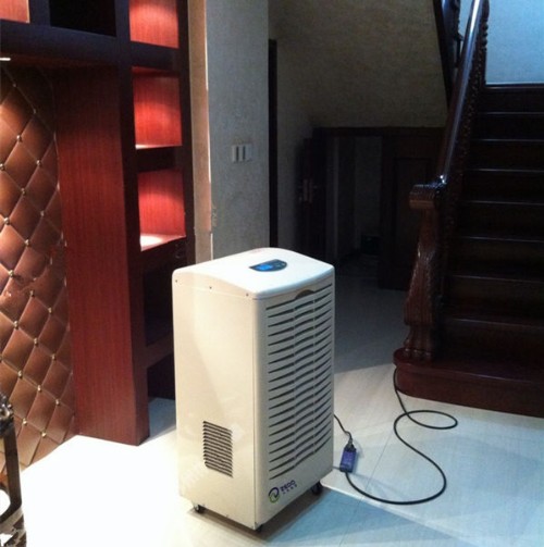 地下室除濕機